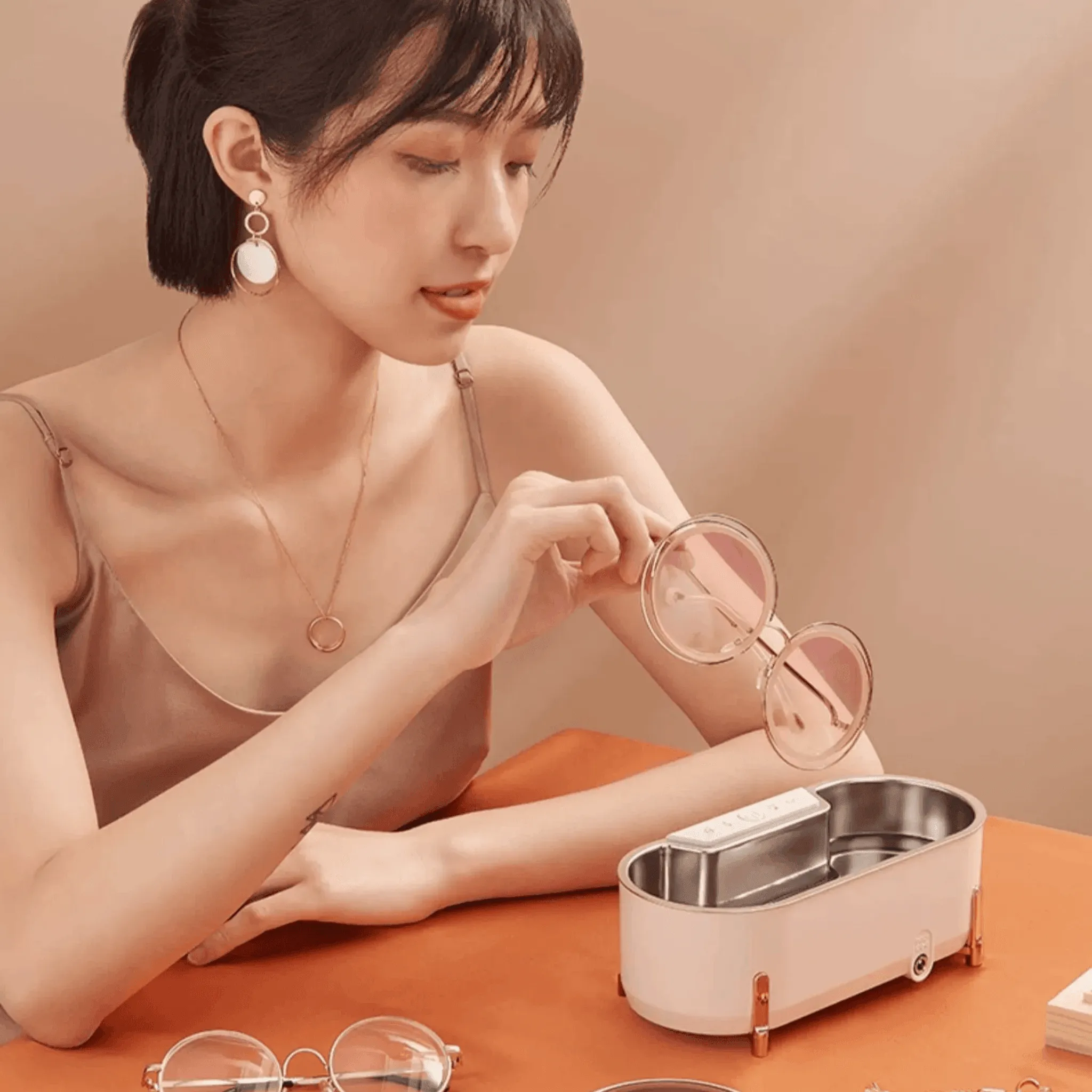 DAEWOO ULTRASONIC CLEANER FOR DENTAL BRACES, WATCHES, JEWELRY, DENTURE, EYE GLASSES COINS SILVER CLEANING